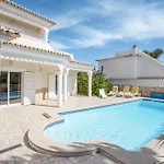 빌라 Casa Romanzeiras 카르보에이루