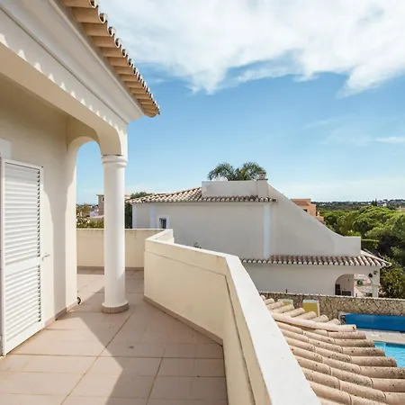 Casa Romanzeiras