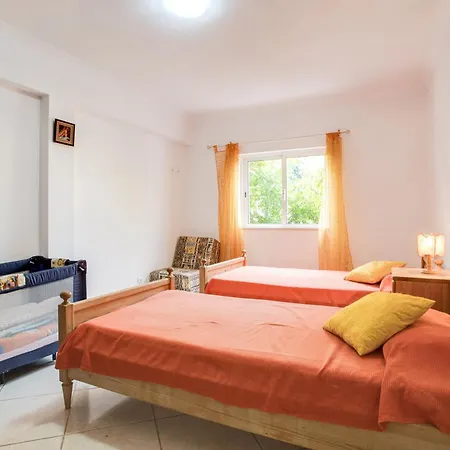 Vila Casa Romanzeiras *