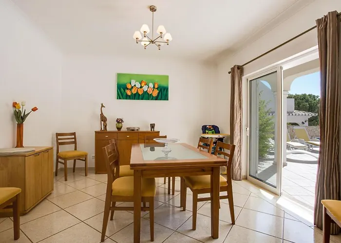 Casa Romanzeiras *