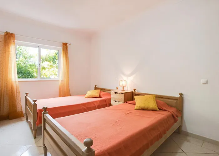 Casa Romanzeiras Villa