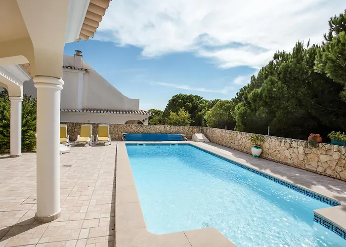 Casa Romanzeiras Villa